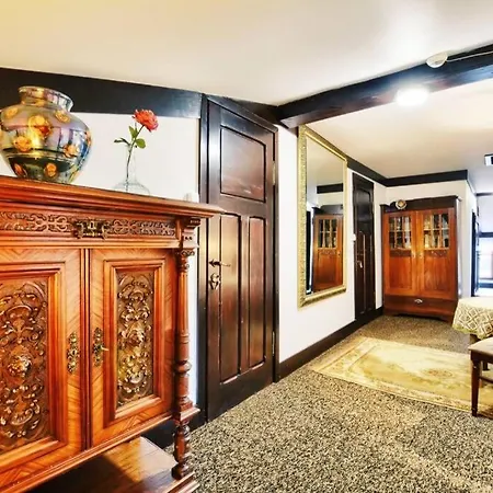 Kataryniarza 山林小屋 *