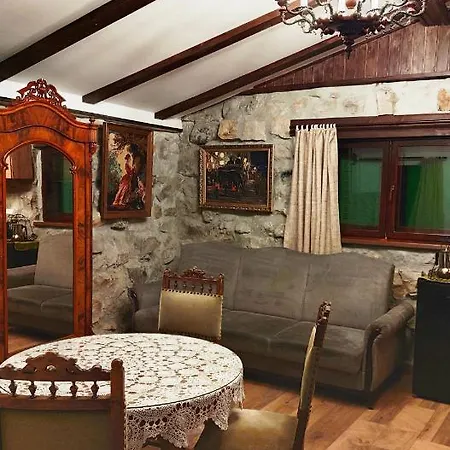 Kataryniarza 山林小屋